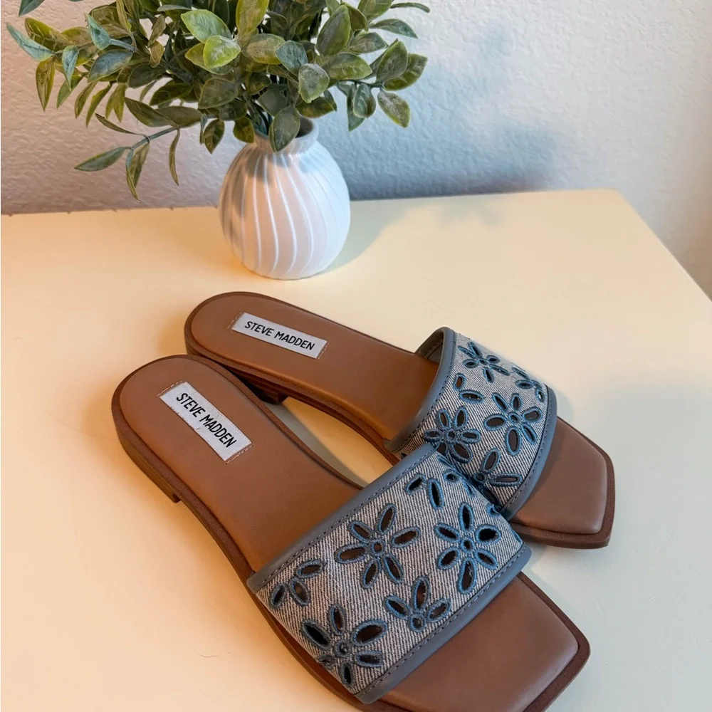 Steve Madden Denim Floral Women's Sandals - Picture 1 of 2